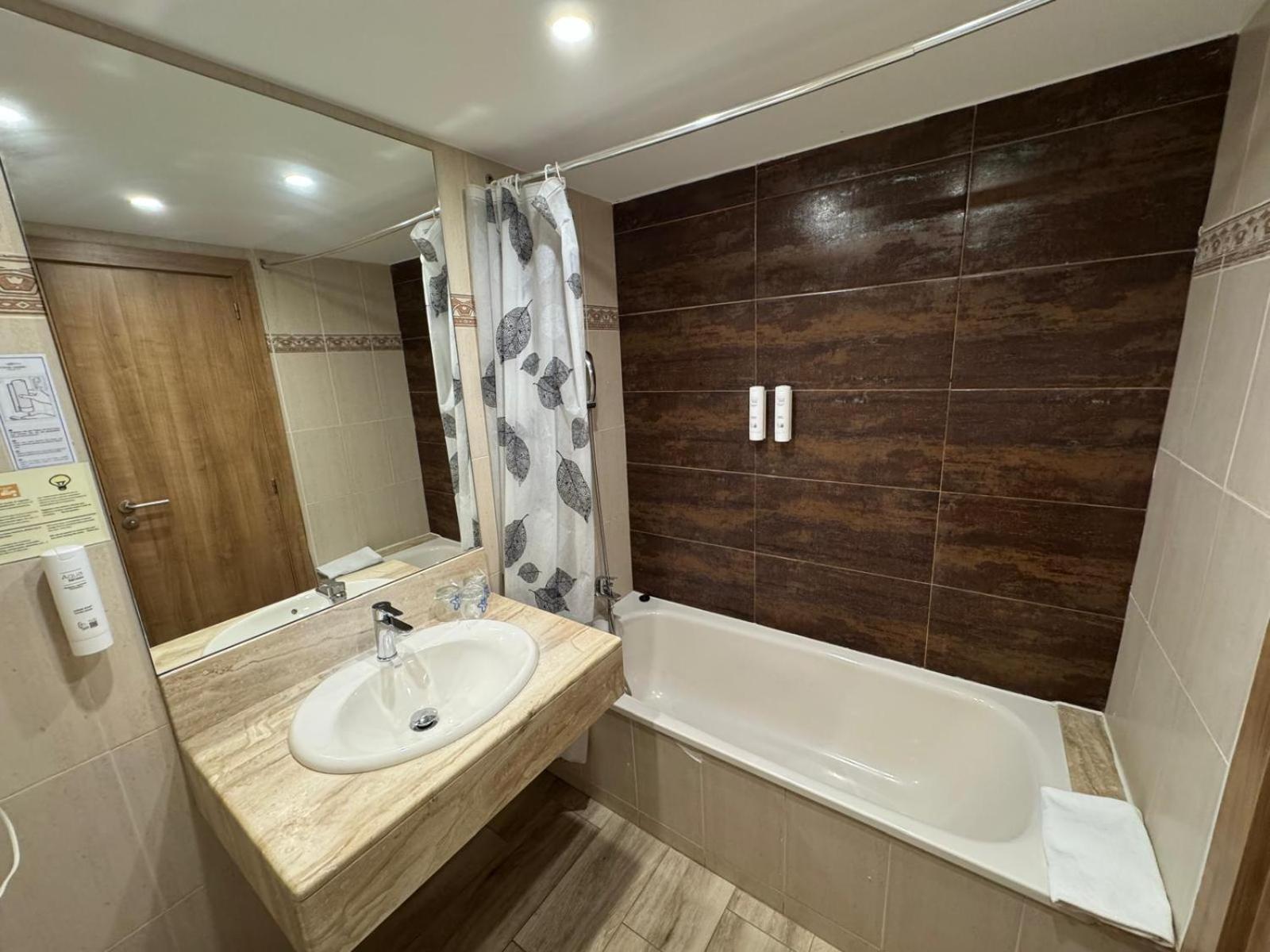 Hotel Canal Olimpic Castelldefels Εξωτερικό φωτογραφία